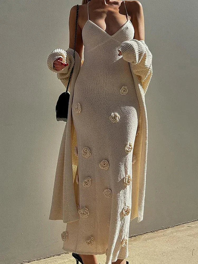 Mireille - Deep-V Neck Flower Bodycon Dress